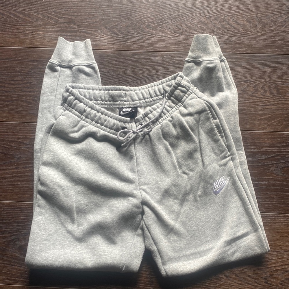 Nike sportswear essential fleece jogger pants